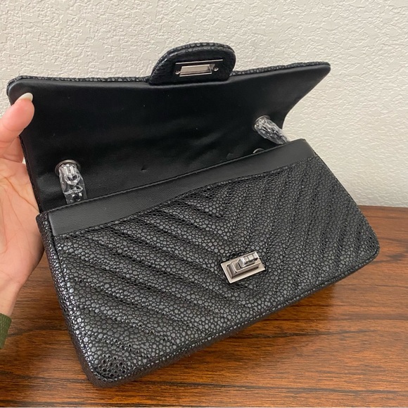 Black Leather Caviar Quilted Chevron Medium Flap Bag Chain Crossbody Shoulder C5 - Picture 6 of 13